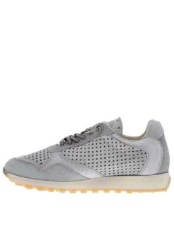Baskets running en cuir grises à semelle à talon plat avec des lacets ronds