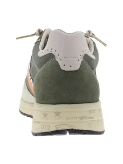 Baskets running en cuir kaki avec des motifs sur la semelle et des lacets ronds