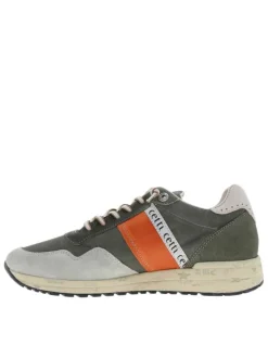 Baskets running en cuir kaki avec des motifs sur la semelle et des lacets ronds