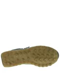 Baskets running en cuir kaki à talon plat avec des aérations sur le pourtour