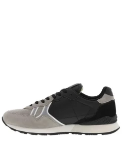 Baskets running en cuir noires avec semelle à talon plat et lacets