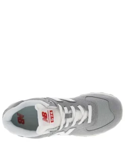 Baskets running grises claires en suède avec des lacets plats tressés blancs