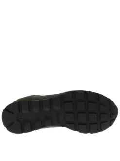 Baskets running kaki à semelle crantée et un logo brodé sur les côtés