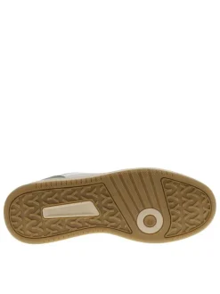 Baskets running vertes à talon plat avec un logo en relief sur le côté