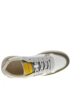 Baskets running vertes à talon plat avec un logo en relief sur le côté