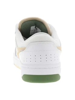 Baskets skate blanches à talon plat avec un logo en relief au talon