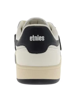 Baskets skate en cuir blanches avec un talon plat et des lacets