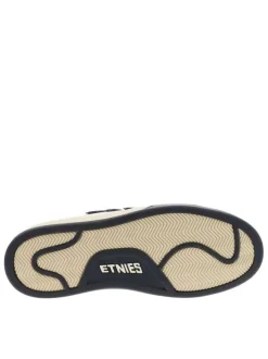 Baskets skate en cuir blanches avec un talon plat et des lacets