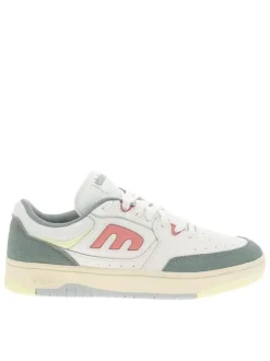 Baskets skate en cuir blanches avec un talon plat et des lacets