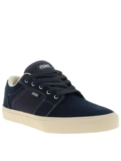 Baskets skate en cuir bleu marine avec un talon plat et des lacets