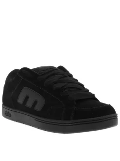 Baskets skate en cuir noires avec un talon plat et des lacets