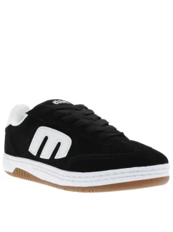 Baskets skate en cuir noires avec un talon plat et des lacets