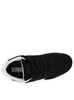 Baskets skate noires à talon plat avec un logo en relief au talon
