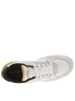 Baskets tennis blanches en cuir à semelle marron avec talon plat et logo embossé
