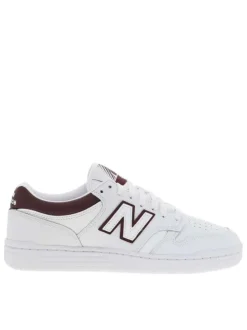 Baskets tennis en cuir blanc avec monogramme bordeaux à talon plat et à lacets
