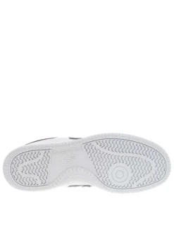 Baskets tennis en cuir blanc avec monogramme bordeaux à talon plat et à lacets