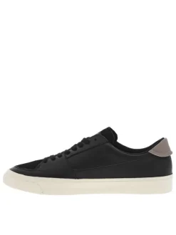 Baskets tennis en cuir noires à semelle plate et à lacets plats