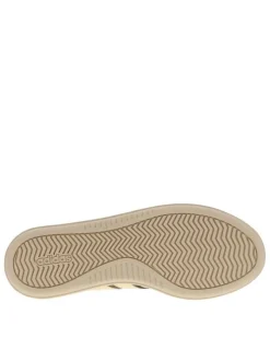 Baskets tennis marron à talon plat avec un patch cousu sur la languette