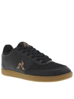Baskets tennis noires à talon plat et à lacets plats avec logo marron
