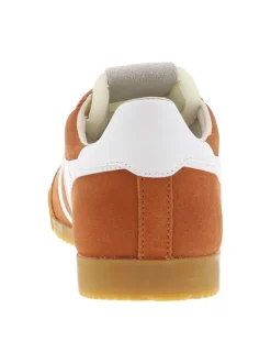 Baskets tennis orange en cuir avec lacets plats, logo doré et semelle marron