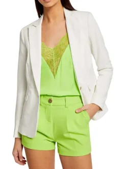 Blazer blanc uni avec une coupe près du corps et 2 poches latérales