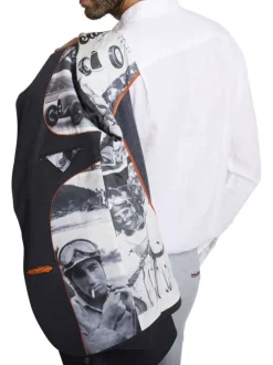 Blazer marine à coupe ajustée pourvu d'un col tailleur et de manches longues
