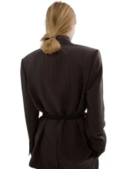 Blazer marron à rayures pourvu d'une coupe droite et d'un col à revers
