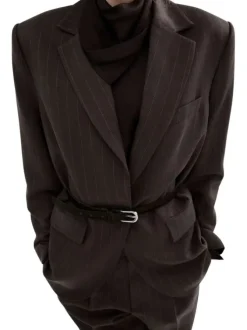 Blazer marron à rayures pourvu d'une coupe droite et d'un col à revers
