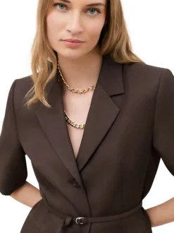 Blazer marron uni pourvu d'une ceinture intégrée et de manches courtes