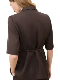 Blazer marron uni pourvu d'une ceinture intégrée et de manches courtes