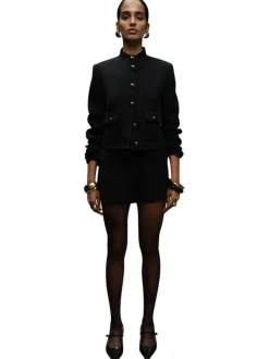 Blazer noir uni coupe droite pourvu d'un col officier et de manches longues