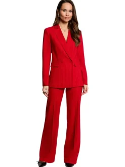 Blazer rouge à rayures avec une coupe droite et des manches longues