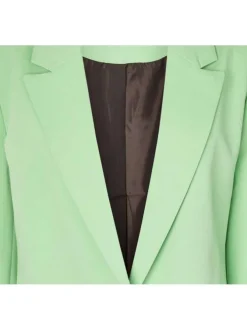 Blazer vert à double bouton avec une coupe ajustée et un col cranté
