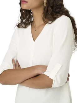 Blouse blanche unie avec une coupe fluide et des manches 3/4