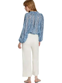 Blouse bleue à coupe ample pourvu d'un col v et de manches longues