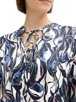Blouse bleue à motif abstrait avec une coupe droite fluide et à manches longues