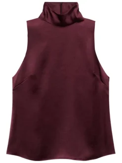 Blouse bordeaux en tissu satiné sans manches pourvue d'un col montant