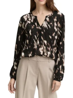 Blouse chocolat ornée d'un motif fantaisie et d'un col tunisien