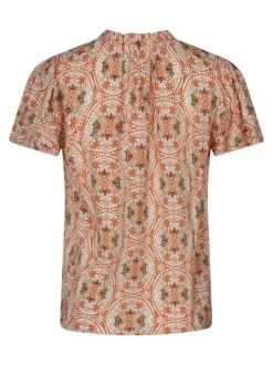 Blouse écrue florale pourvue d'une coupe droite et des manches courtes