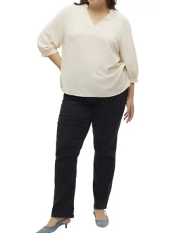 Blouse écrue unie avec une coupe droite fluide un col v et des manches 3/4