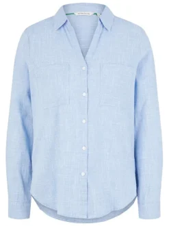 Blouse en coton bleue avec de fines rayures et un col v à revers