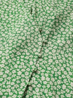 Blouse fluide verte à imprimé floral blanc avec manches longues bouffantes et col v