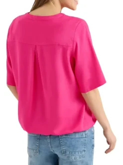 Blouse fuchsia unie pourvue de manches courtes et d'un col tunisien