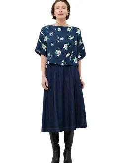 Blouse marine à motifs floraux avec une coupe ample et un col bateau