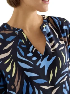 Blouse marine à motifs pourvue de manches longues et d'un col tunisien