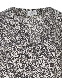 Blouse noire à imprimé végétal avec une coupe droite, col v et à manches 3/4