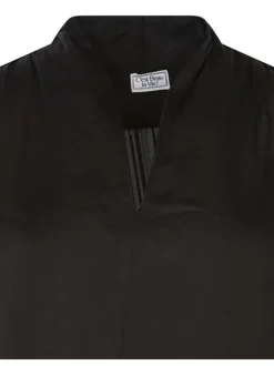 Blouse noire unie avec une coupe ample un col v et des manches 3/4