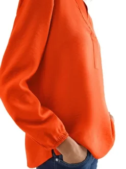 Blouse orange unie pourvue d'une coupe droite et d'un col tunisien