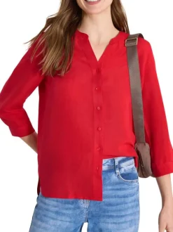 Blouse rouge unie avec une coupe droite et des manches 3/4 pourvu d'un bouton