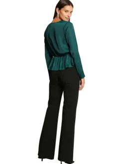 Blouse sapin en satin à coupe péplum col v et à manches longues